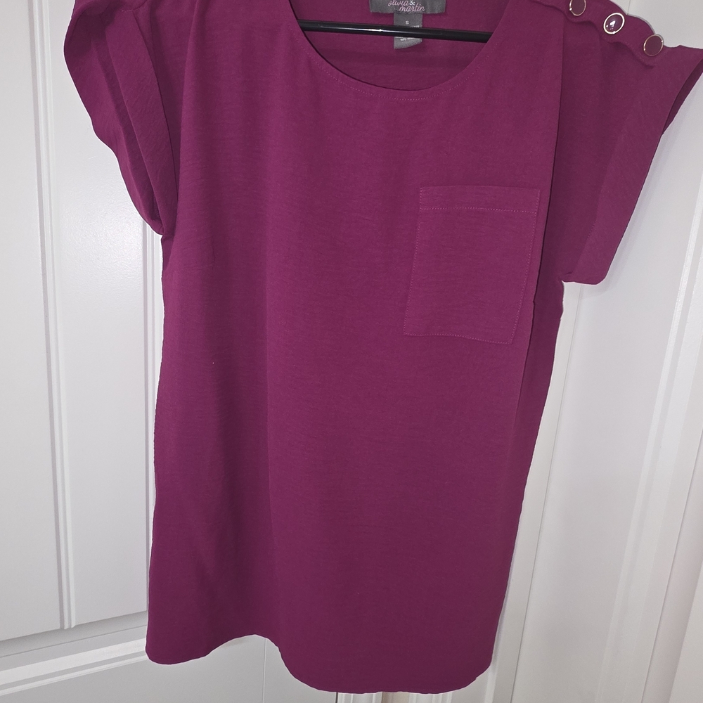 Elegant Magenta Short Sleeve Top with Button Accents